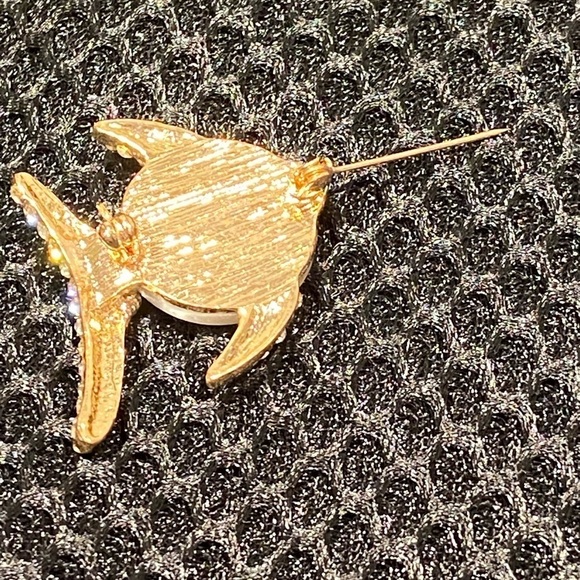 Gold Tone Jelly Belly Clear Rhinestones Fish Brooch Pin Unisex - Picture 4 of 9